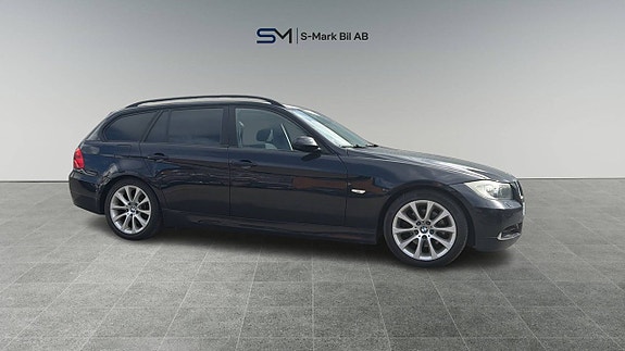 BMW 320i 6 of 11