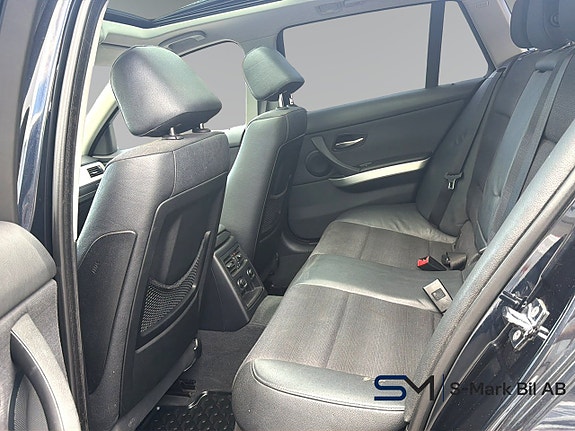 BMW 320i 11 of 11