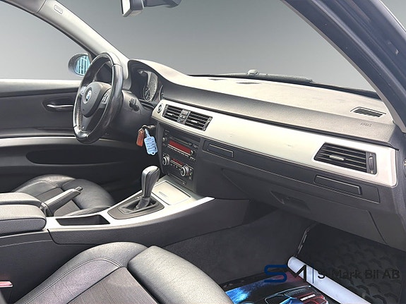 BMW 320i 9 of 11
