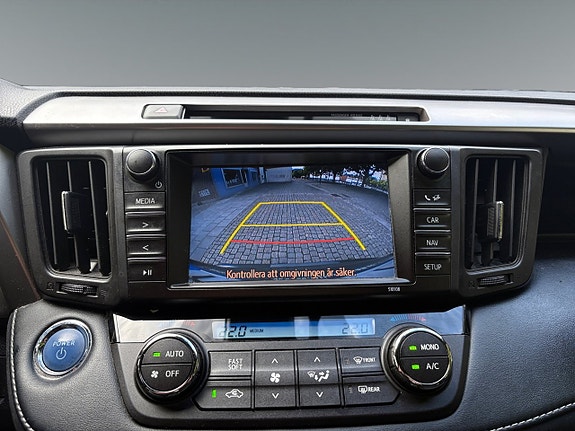 Toyota RAV4 8 of 21