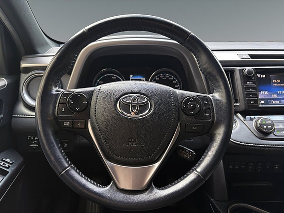 Toyota RAV4 5 of 21