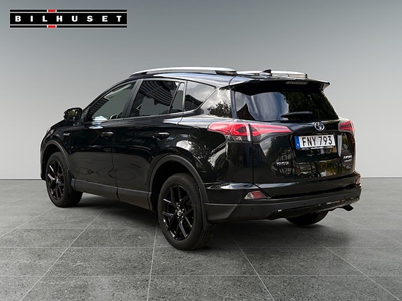 Toyota RAV4 4 of 21