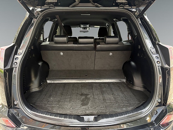 Toyota RAV4 16 of 21
