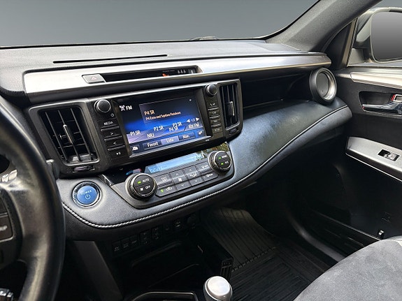 Toyota RAV4 10 of 21