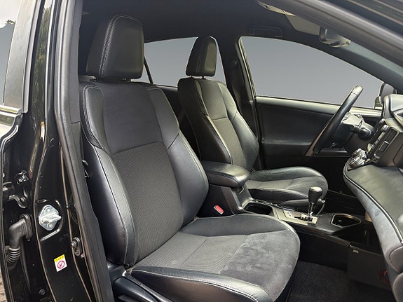 Toyota RAV4 6 of 21