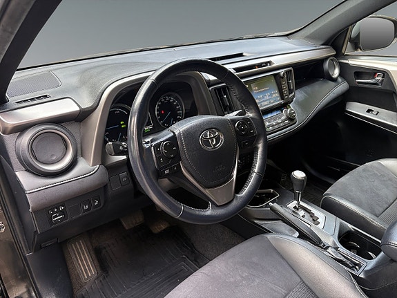 Toyota RAV4 2 of 21