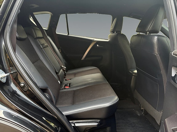 Toyota RAV4 7 of 21