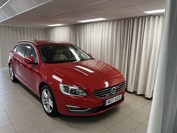 Volvo V60 2 of 8