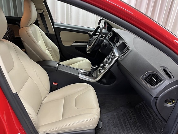 Volvo V60 4 of 8