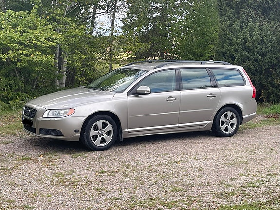 Volvo V70 3 of 9