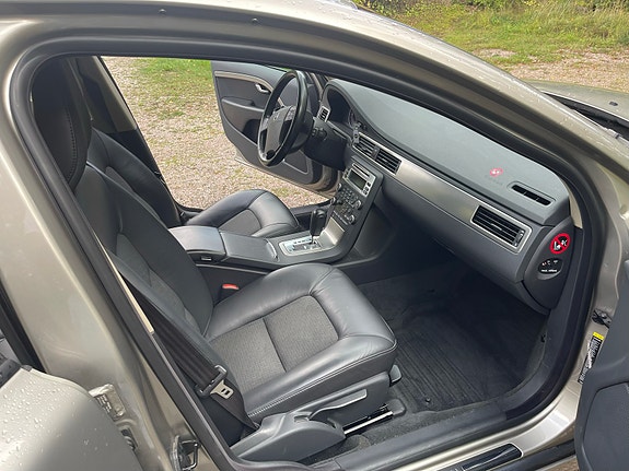 Volvo V70 6 of 9