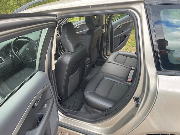 Volvo V70 7 of 9