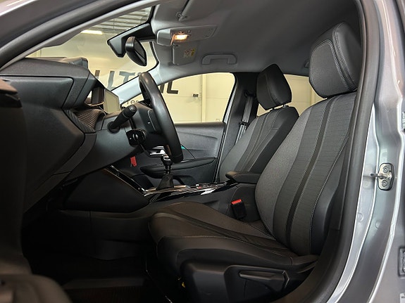 Peugeot 208 12 of 28