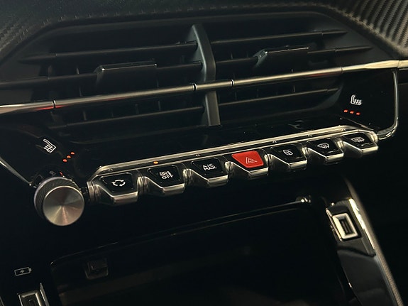 Peugeot 208 24 of 28