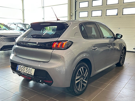 Peugeot 208 7 of 28