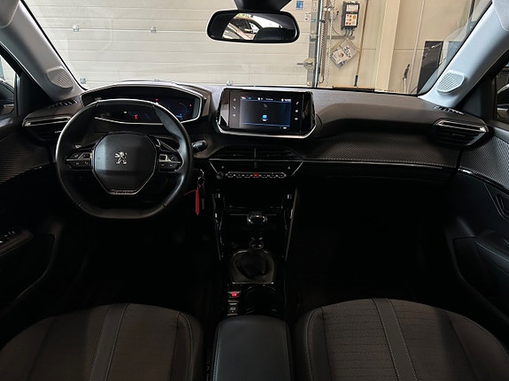 Peugeot 208 14 of 28