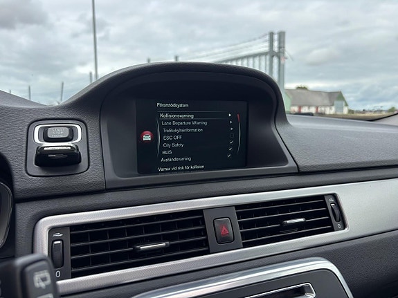 Volvo V70 26 of 30
