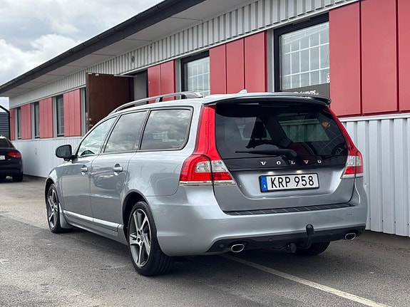 Volvo V70 4 of 30