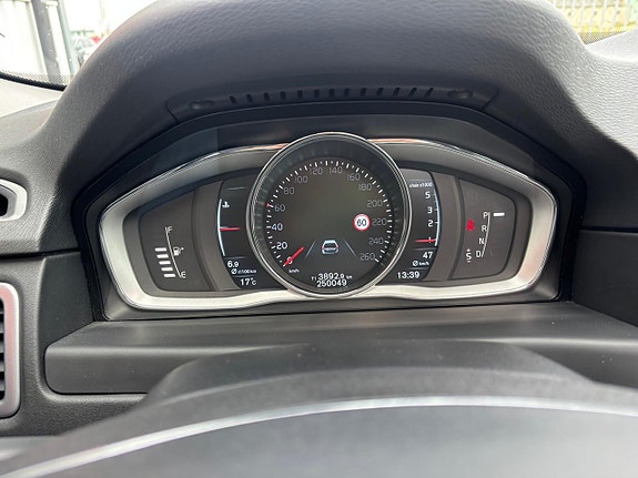Volvo V70 13 of 30