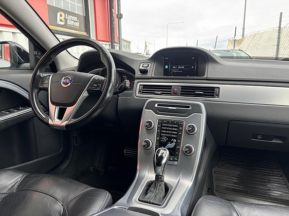 Volvo V70 11 of 30