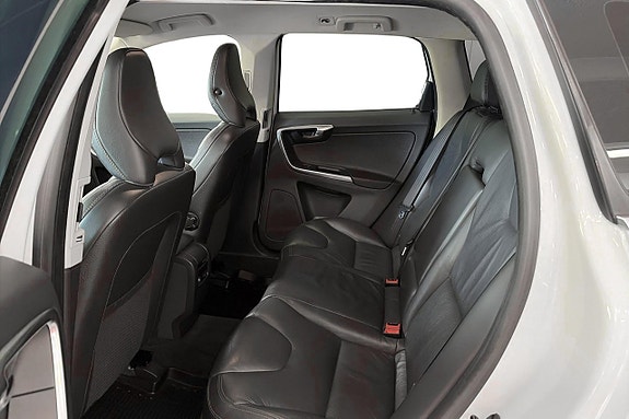 Volvo XC60 10 of 17