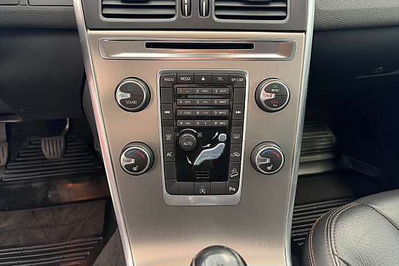 Volvo XC60 15 of 17
