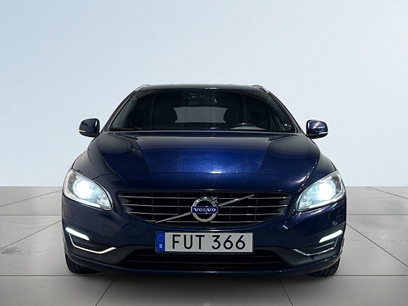 Volvo V60 2 of 25