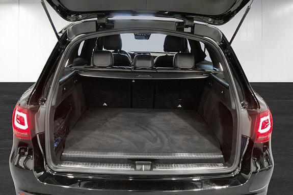 Mercedes-Benz GLC300 e 12 of 13