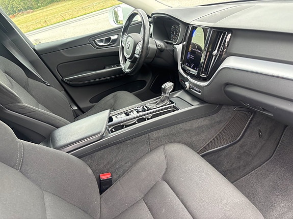 Volvo XC60 3 of 9