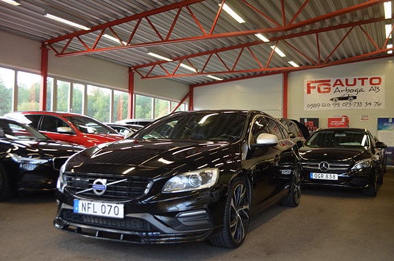 Volvo V60 2 of 24