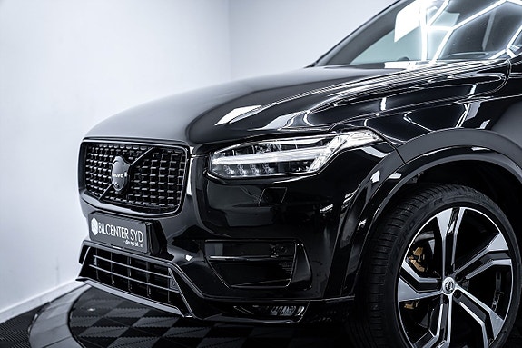 Volvo XC90 2 of 27