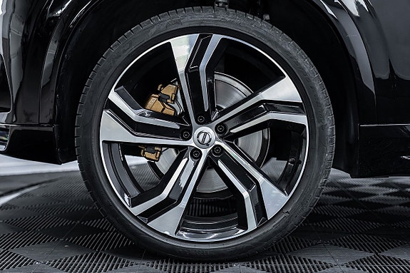 Volvo XC90 4 of 27