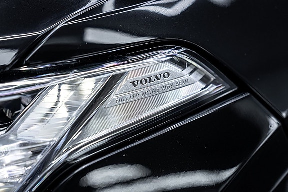 Volvo XC90 3 of 27