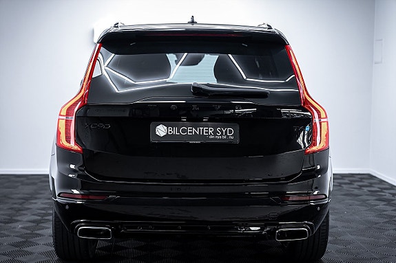Volvo XC90 10 of 27