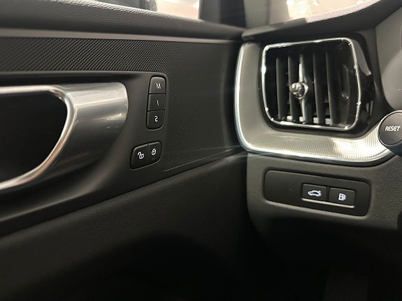 Volvo XC60 15 of 20