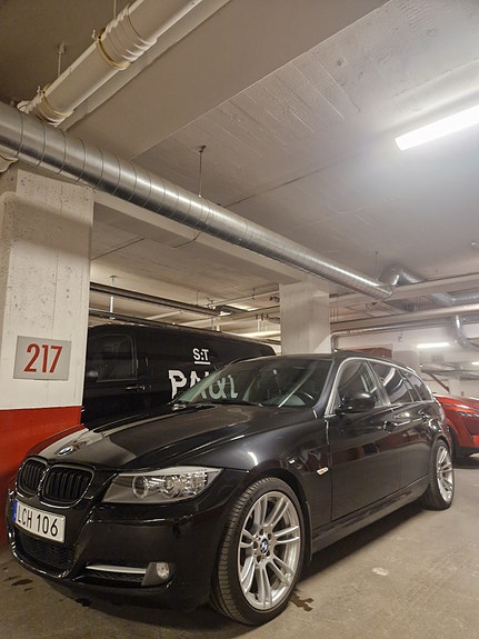 BMW 335i 2 of 6