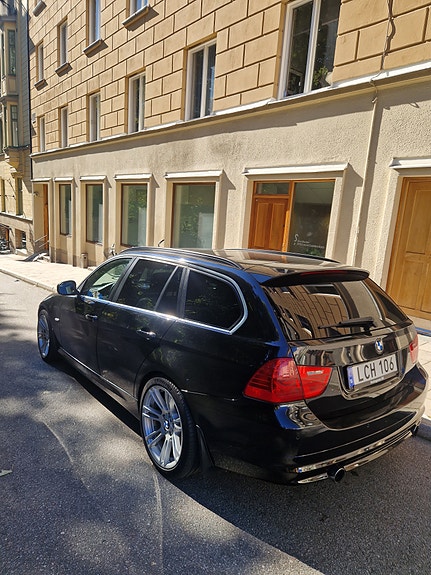 BMW 335i 3 of 9