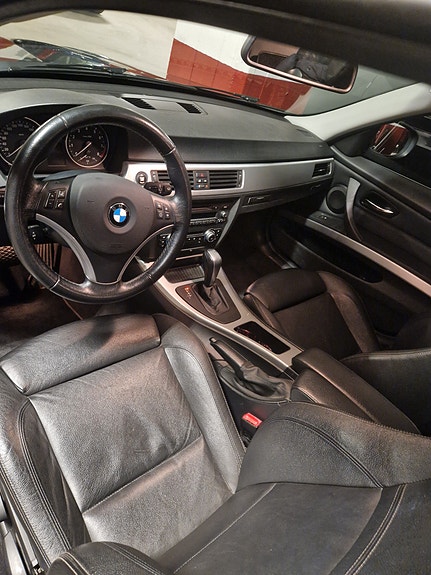 BMW 335i 4 of 6
