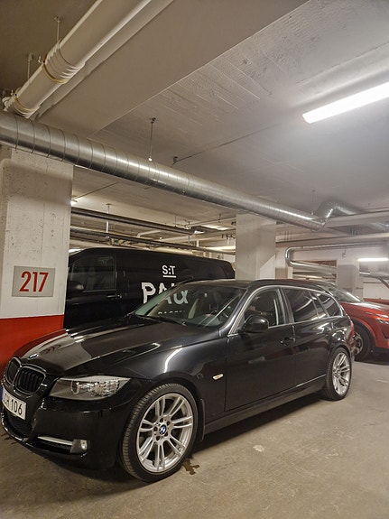 BMW 335i 3 of 6