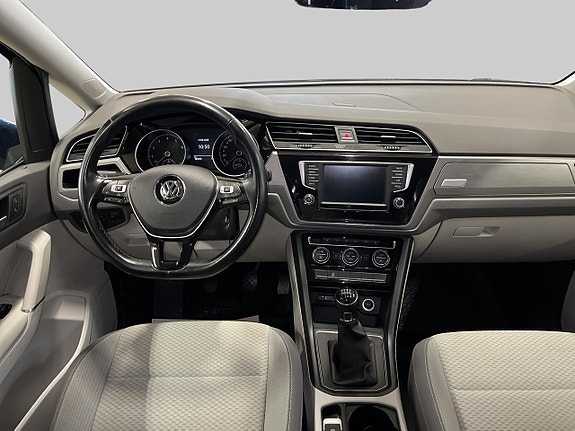 Volkswagen Touran 7 of 26