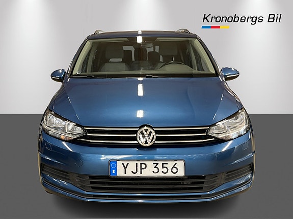 Volkswagen Touran 2 of 26