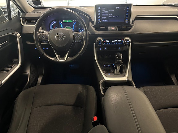 Toyota RAV4 10 of 19