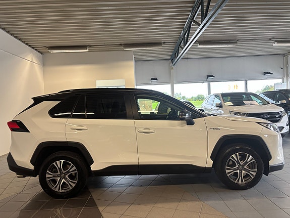 Toyota RAV4 4 of 19