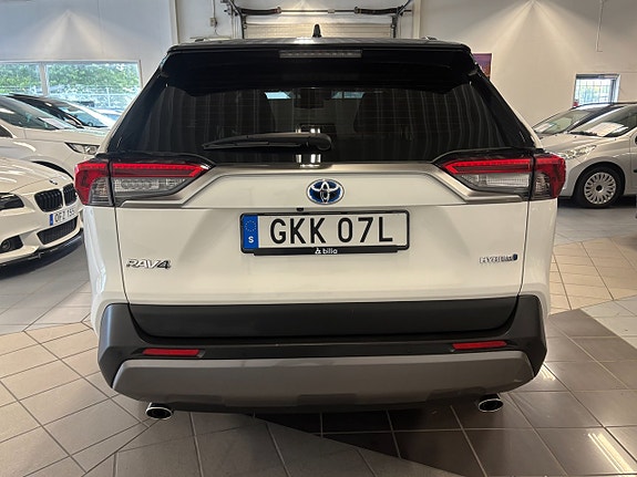 Toyota RAV4 8 of 19