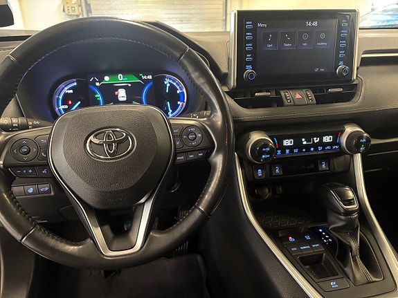 Toyota RAV4 12 of 19