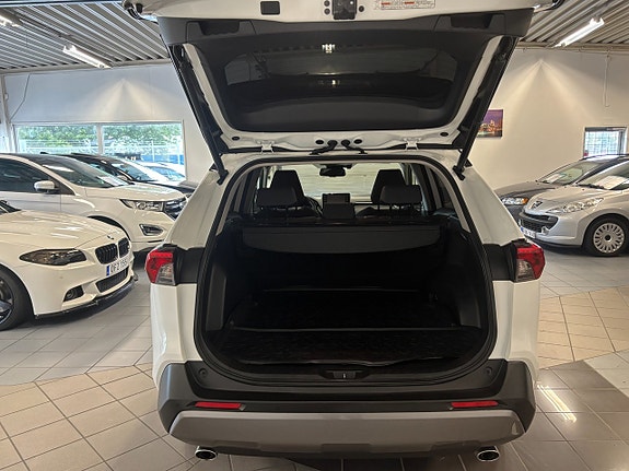 Toyota RAV4 9 of 19