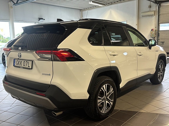 Toyota RAV4 7 of 19