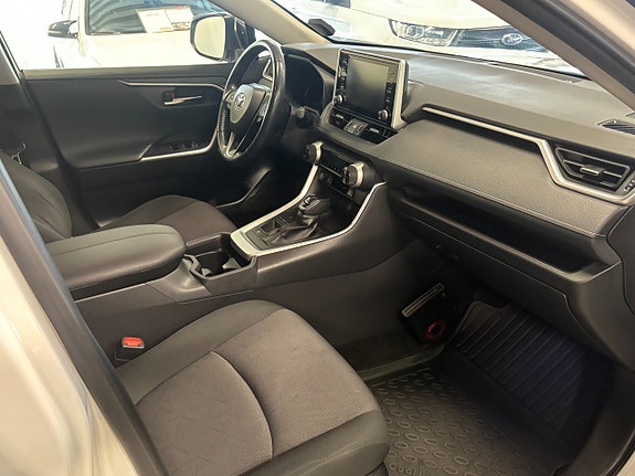Toyota RAV4 14 of 19