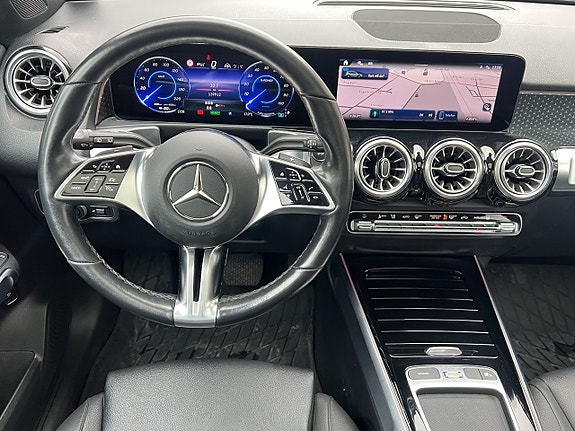 Mercedes-Benz EQB250+ 15 of 25