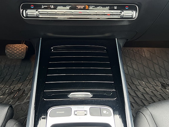Mercedes-Benz EQB250+ 16 of 25